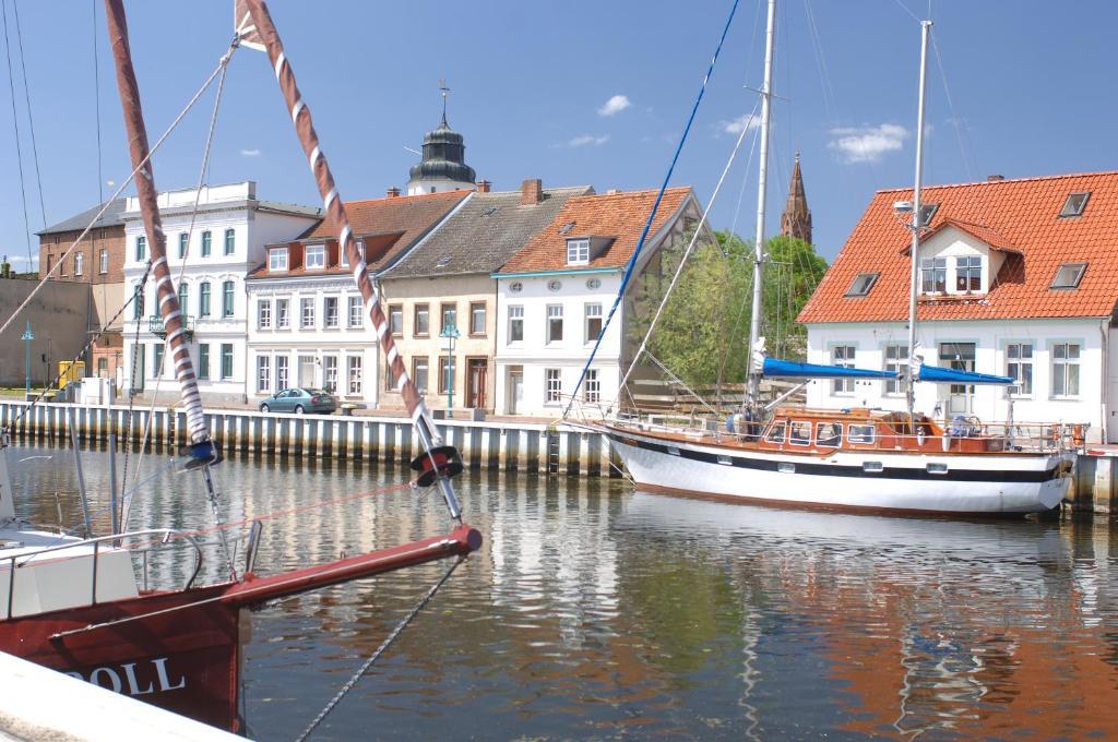 Hafenhotel Pommernyacht Ueckermünde Oda fotoğraf