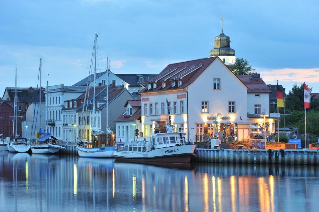 Hafenhotel Pommernyacht Ueckermünde Dış mekan fotoğraf